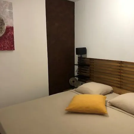 La Pierre De Lave Le Corsaire Апартаменты *