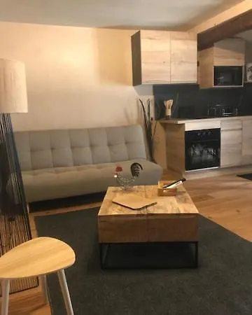 La Pierre De Lave Le Corsaire Апартаменти